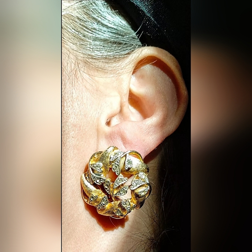 Vintage BSK FLORAL CLUSTER gold silver earrings clip ons round Glam rhinestone